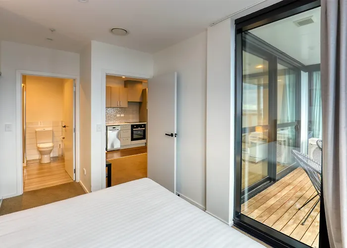 Ramada Suites By Wyndham Victoria Street West