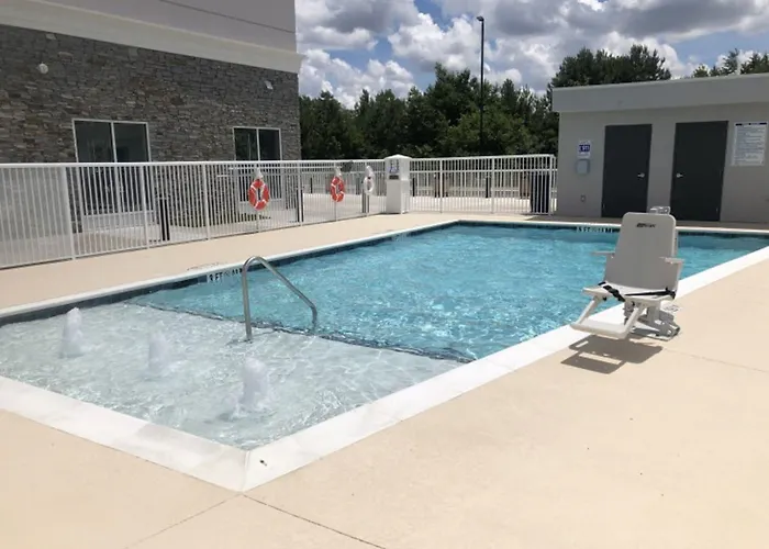 Holiday Inn & Suites - Fayetteville W-Fort Bragg Area By Ihg