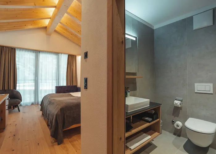 Hotel Porta Cervino - Parking & Dining