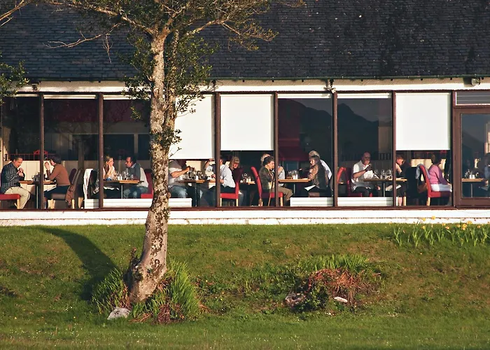 Holly Tree Hotel, Swimming Pool & Hot Tub