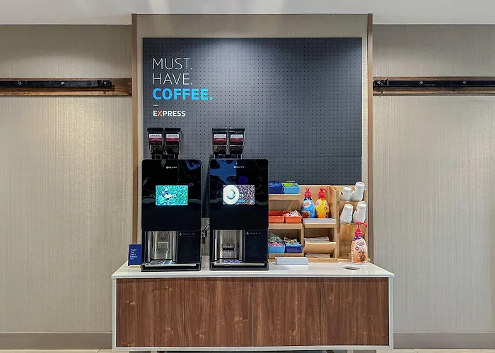 Holiday Inn Express & Suites - St. Petersburg - Madeira Beach By Ihg