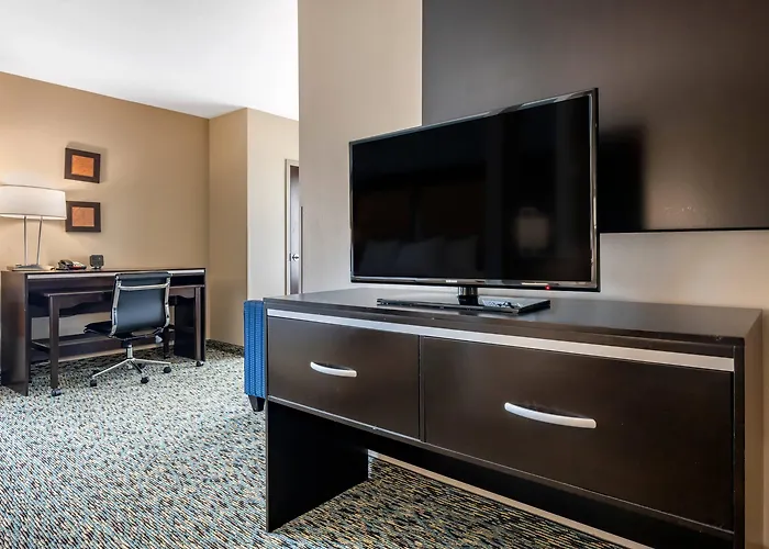 Comfort Suites Fort Lauderdale Airport South&Cruise Port
