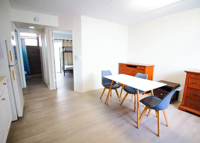 Waikiki Beachside Hostel