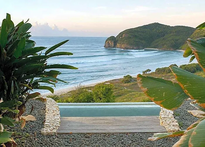 Kini Resort - Luxury Beachfront Bamboo Resort