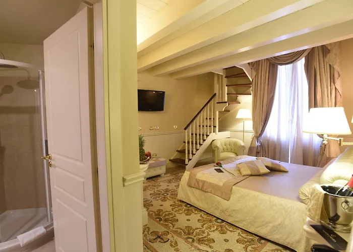 SANTA CHIARA SUITE HOTEL&SPA - Lecce