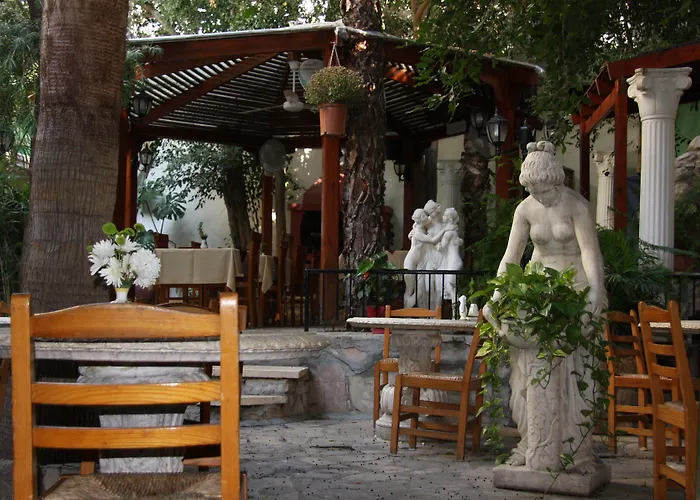 Kiniras Traditional Hotel & Restaurant
