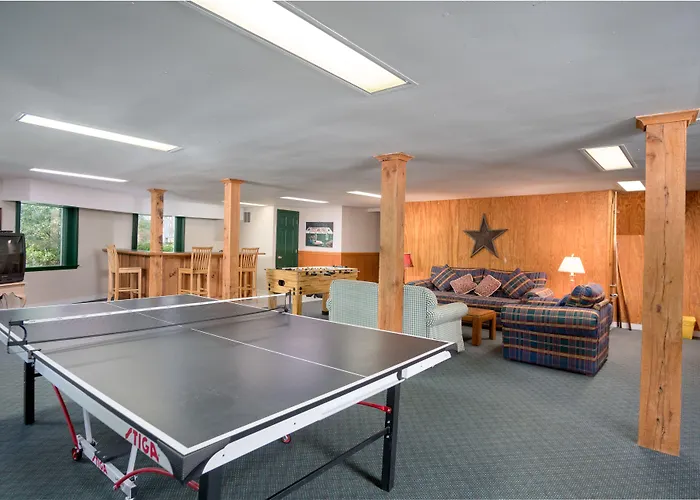 Highland Lake Inn & Resort - Flat Rock