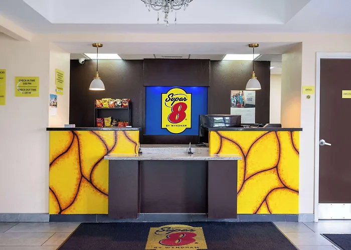 Super 8 By Wyndham Salisbury