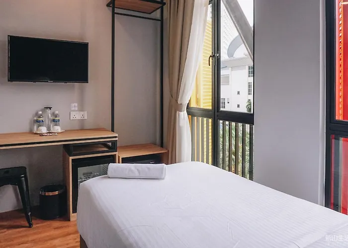 Hotel Ciq, Jalan Trus