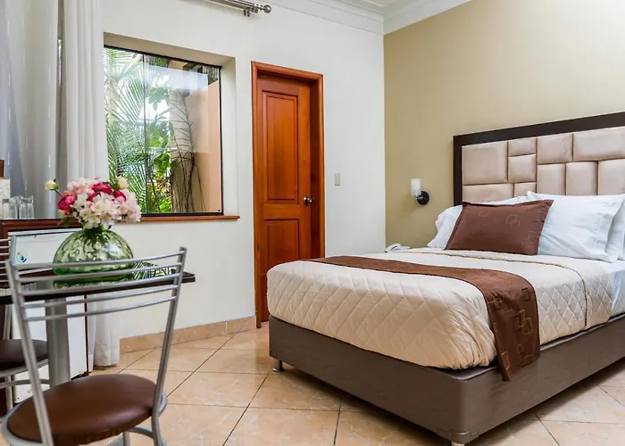 El Faro Inn Lima